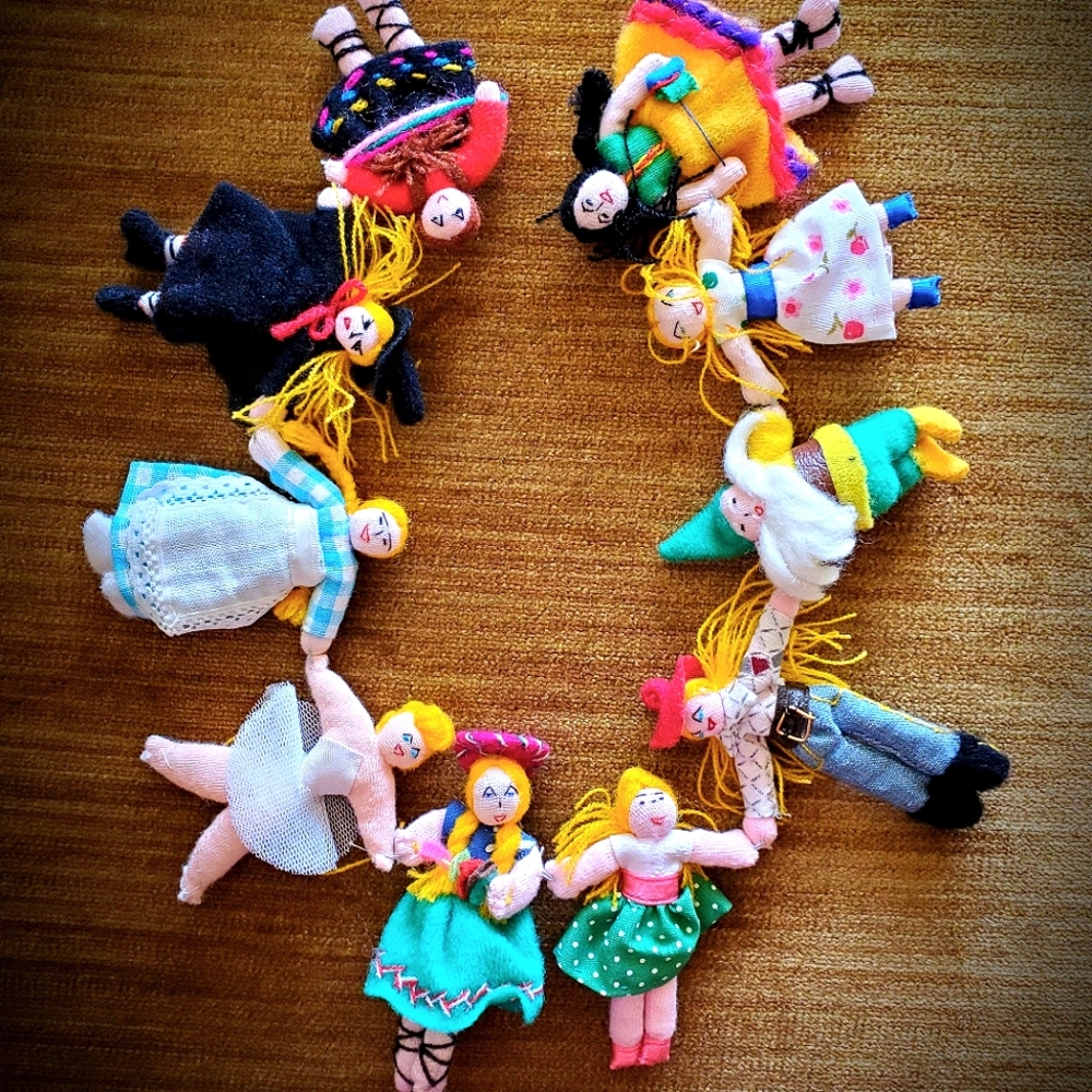 LITTLE PEOPLE GARLAND